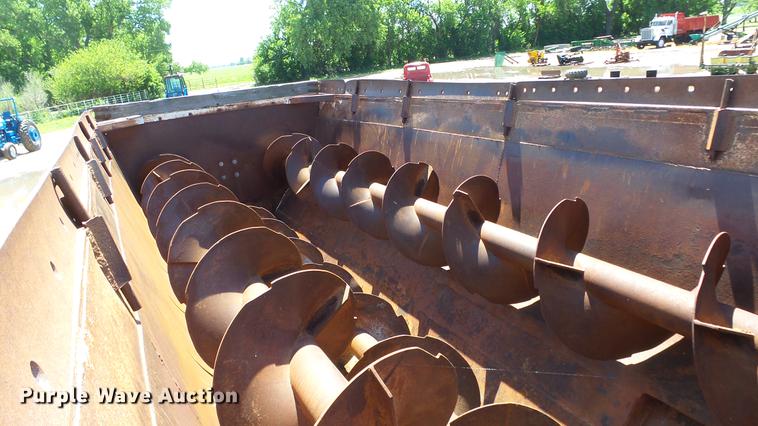 image for item ET9727 1981 Ford 8000 feed mixer truck