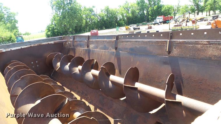 image for item ET9727 1981 Ford 8000 feed mixer truck