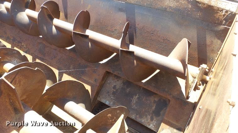 image for item ET9727 1981 Ford 8000 feed mixer truck