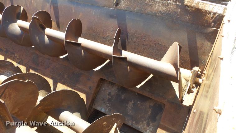 image for item ET9727 1981 Ford 8000 feed mixer truck