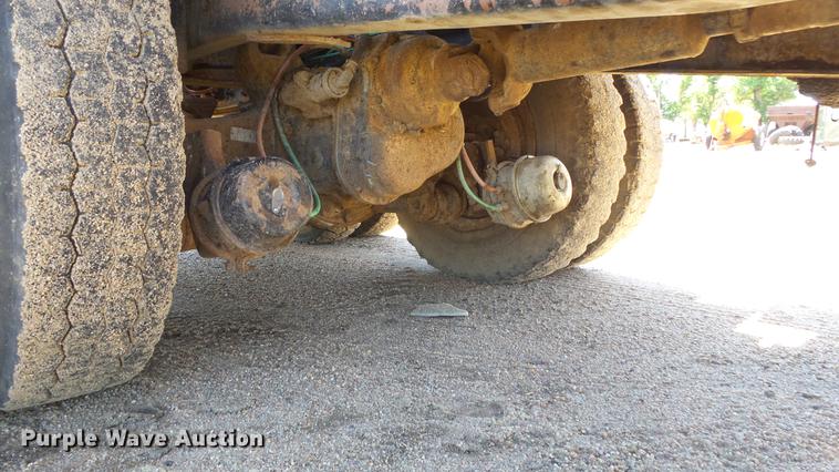 image for item ET9727 1981 Ford 8000 feed mixer truck