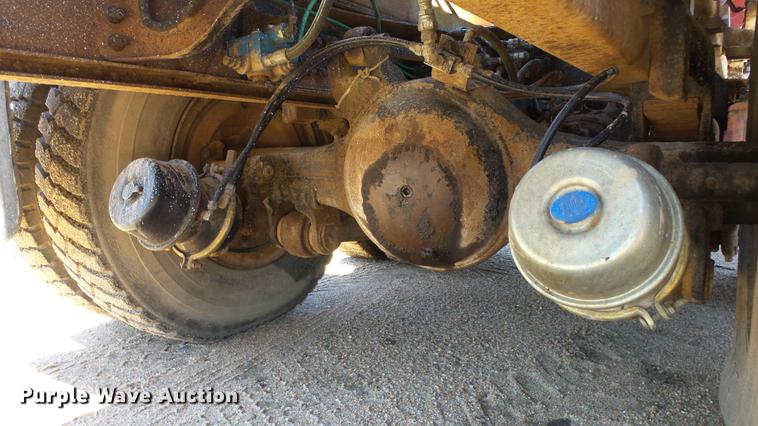 image for item ET9727 1981 Ford 8000 feed mixer truck