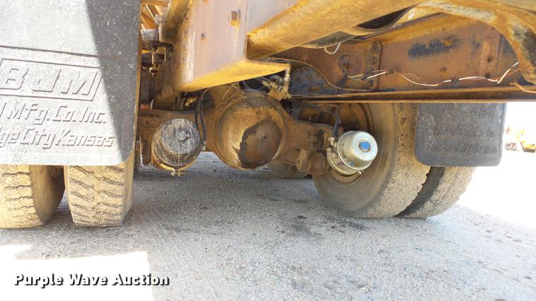 image for item ET9727 1981 Ford 8000 feed mixer truck