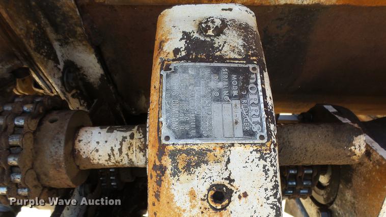 image for item ET9727 1981 Ford 8000 feed mixer truck