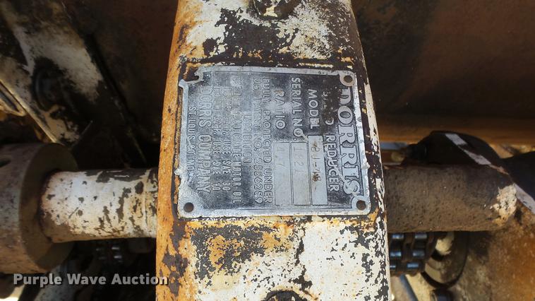 image for item ET9727 1981 Ford 8000 feed mixer truck