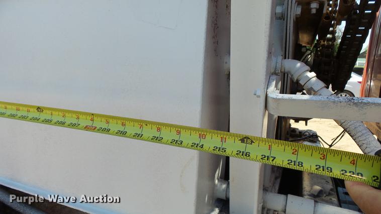 image for item ET9727 1981 Ford 8000 feed mixer truck