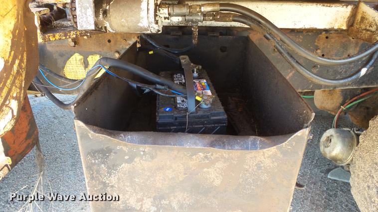 image for item ET9727 1981 Ford 8000 feed mixer truck