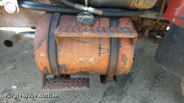 image for item ET9727 1981 Ford 8000 feed mixer truck