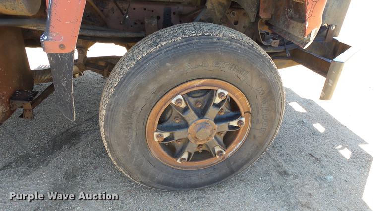 image for item ET9727 1981 Ford 8000 feed mixer truck