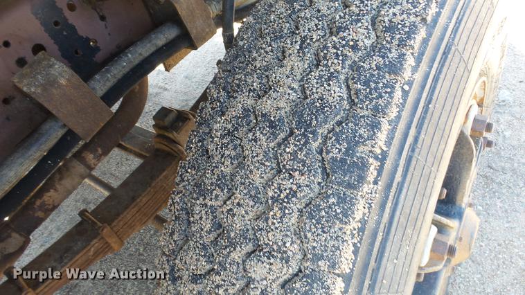 image for item ET9727 1981 Ford 8000 feed mixer truck