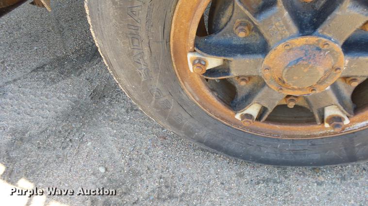 image for item ET9727 1981 Ford 8000 feed mixer truck