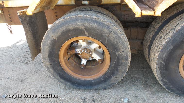 image for item ET9727 1981 Ford 8000 feed mixer truck