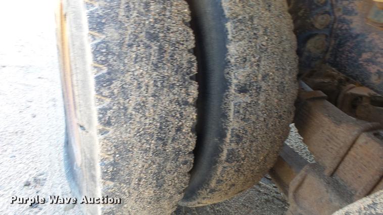 image for item ET9727 1981 Ford 8000 feed mixer truck