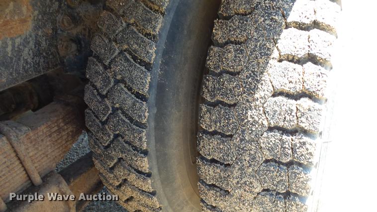 image for item ET9727 1981 Ford 8000 feed mixer truck