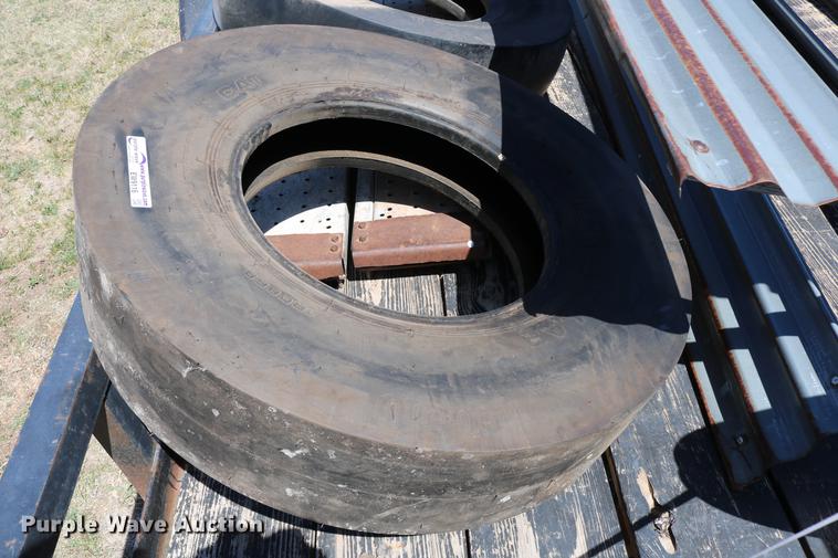 image for item EW9116 (2) Caterpillar tires
