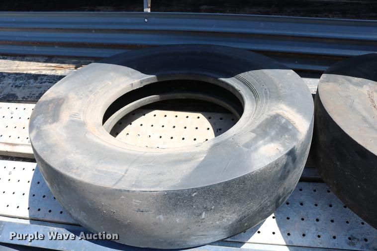 image for item EW9116 (2) Caterpillar tires