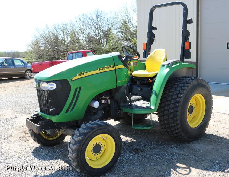 image for item EW9229 2006 John Deere 4520 MFWD tractor