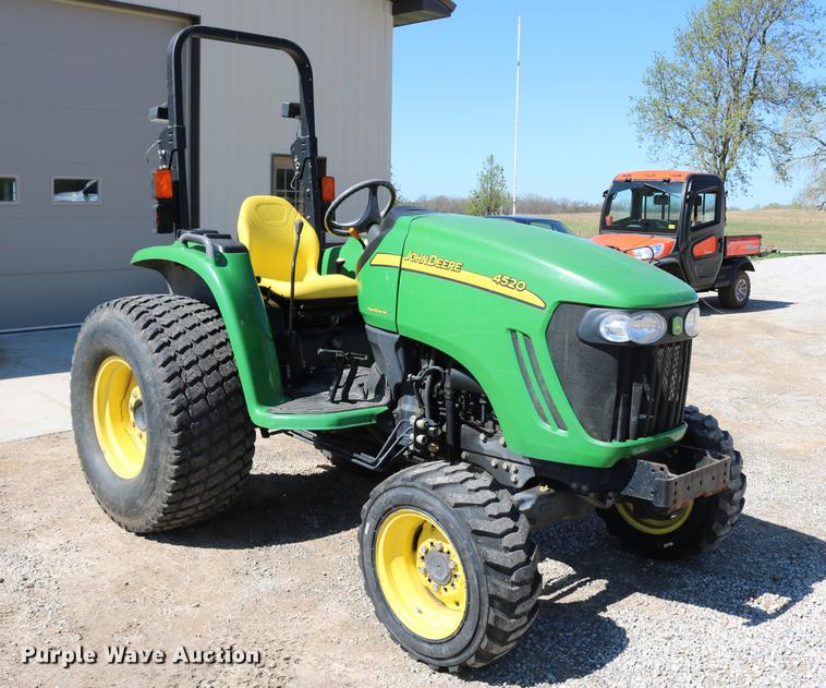 image for item EW9229 2006 John Deere 4520 MFWD tractor