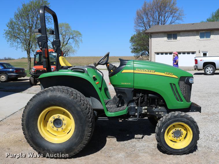 image for item EW9229 2006 John Deere 4520 MFWD tractor