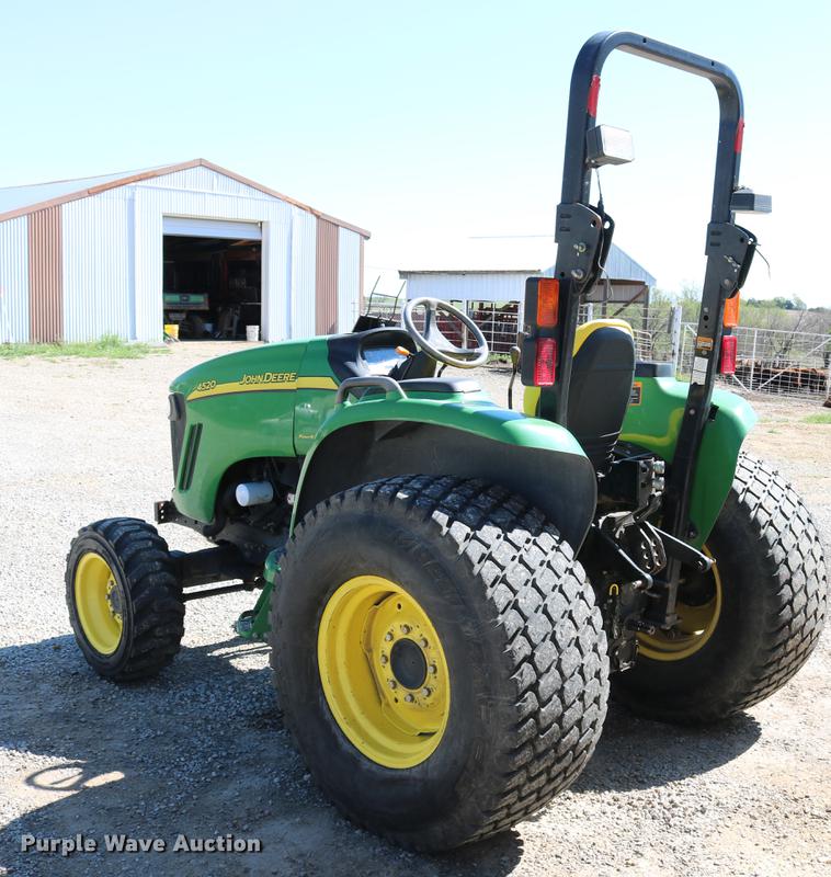 image for item EW9229 2006 John Deere 4520 MFWD tractor