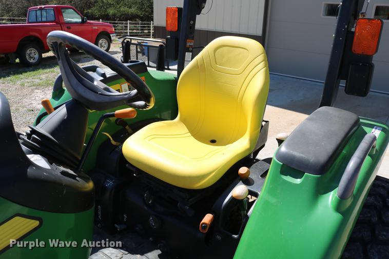 image for item EW9229 2006 John Deere 4520 MFWD tractor