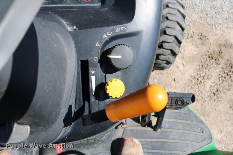 image for item EW9229 2006 John Deere 4520 MFWD tractor