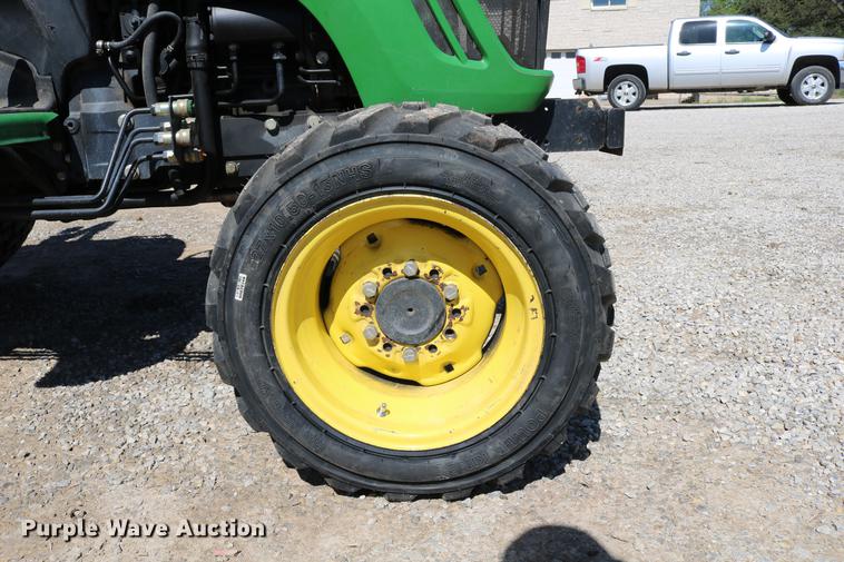 image for item EW9229 2006 John Deere 4520 MFWD tractor