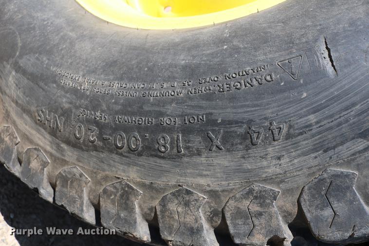 image for item EW9229 2006 John Deere 4520 MFWD tractor