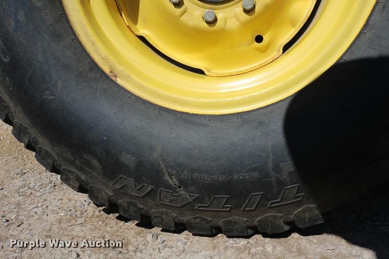 image for item EW9229 2006 John Deere 4520 MFWD tractor