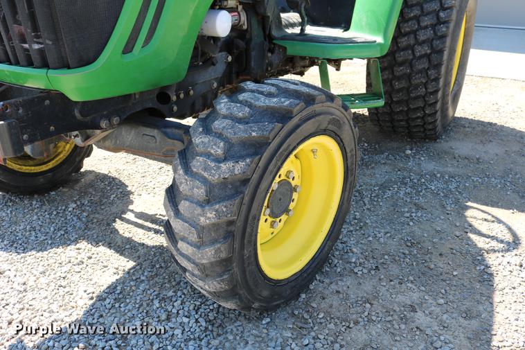 image for item EW9229 2006 John Deere 4520 MFWD tractor