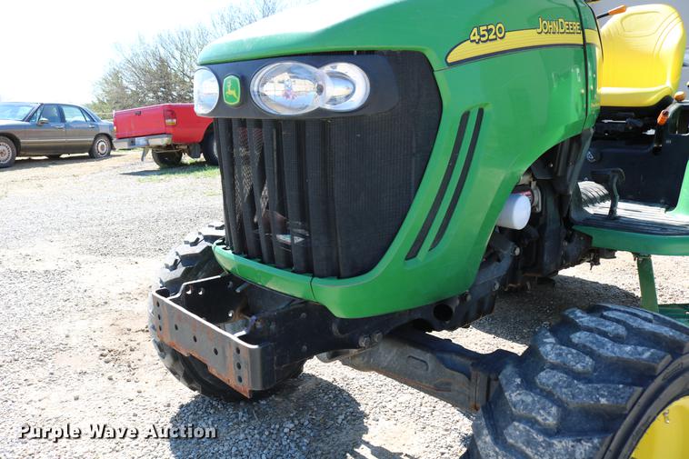 image for item EW9229 2006 John Deere 4520 MFWD tractor