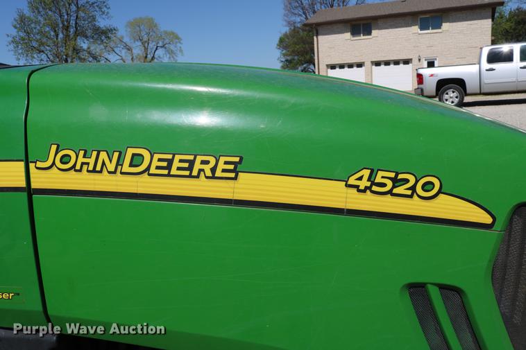 image for item EW9229 2006 John Deere 4520 MFWD tractor
