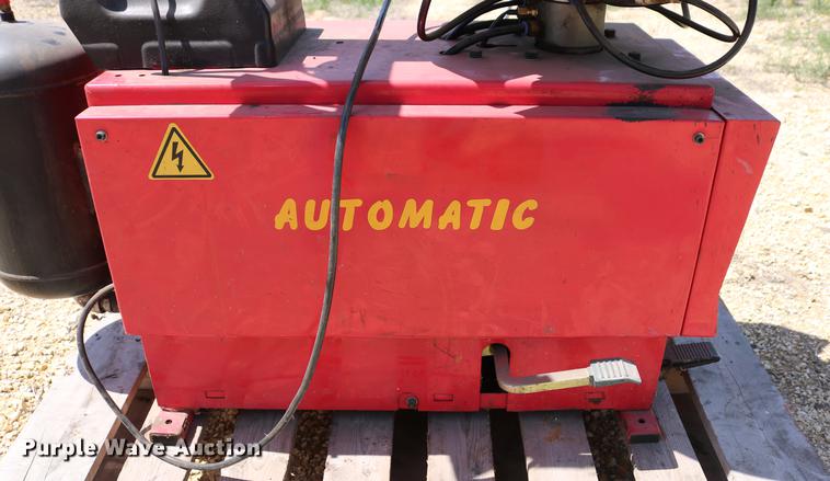 image for item EW9232 2005 Nation C233BIT rim clamp tire machine