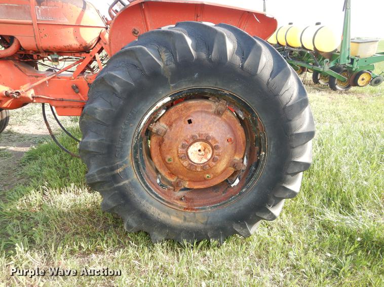 image for item J5552 1967 Allis Chalmers D17 Series IV tractor