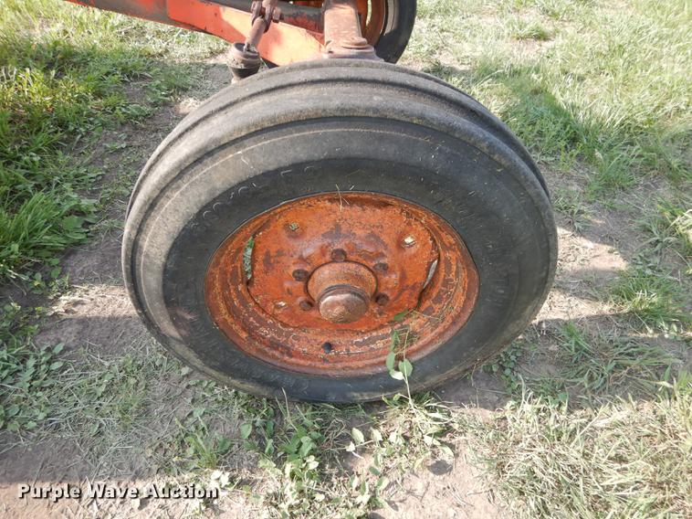 image for item J5552 1967 Allis Chalmers D17 Series IV tractor