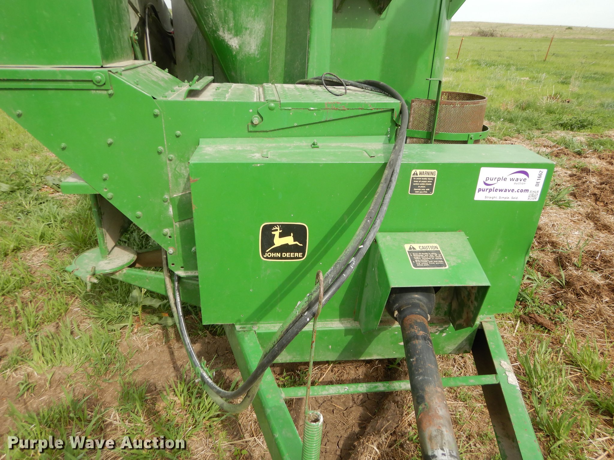 John Deere 750 feed mixer/grinder in Council Grove, KS Item DE1662 sold Purple Wave
