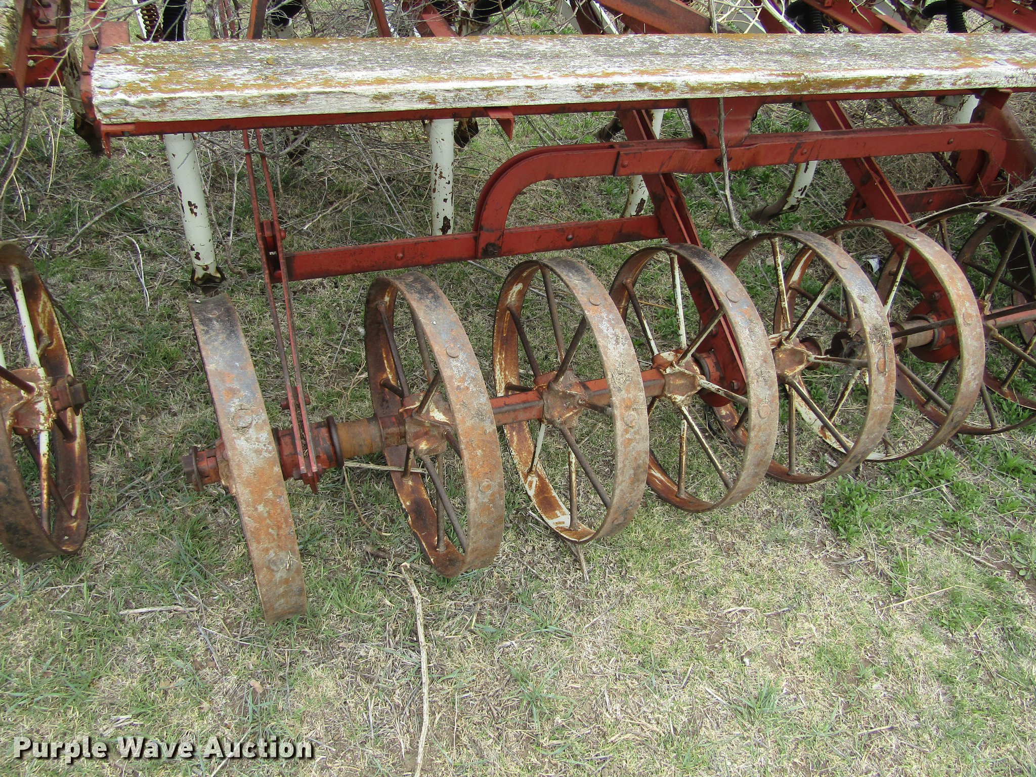 International hoe grain drill in Dighton, KS Item DE6800 sold Purple Wave
