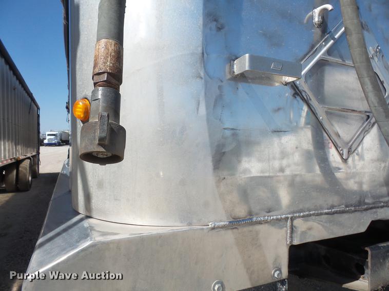 image for item DB6146 2008 East end dump trailer