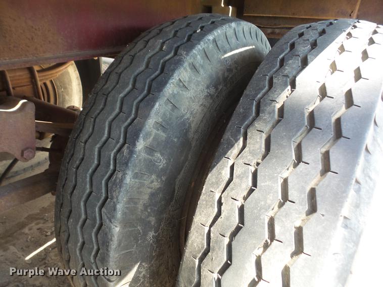 image for item DB6177 1983 SPC flatbed trailer