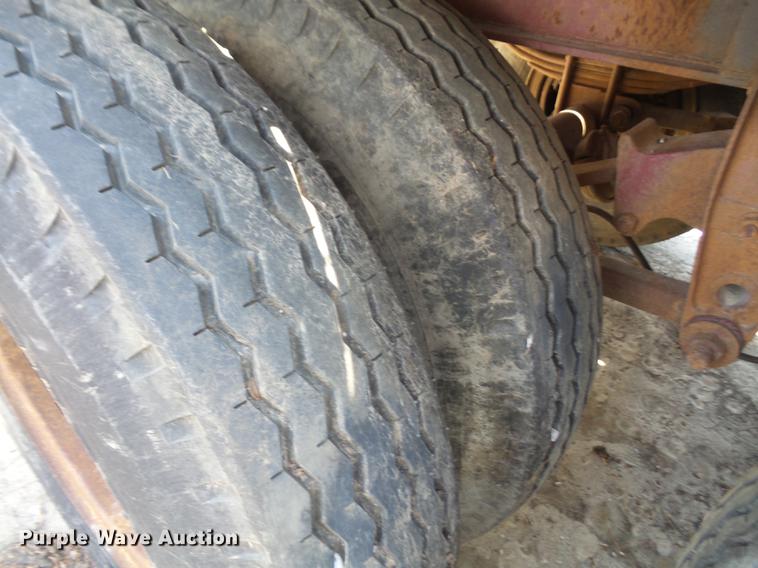 image for item DB6177 1983 SPC flatbed trailer