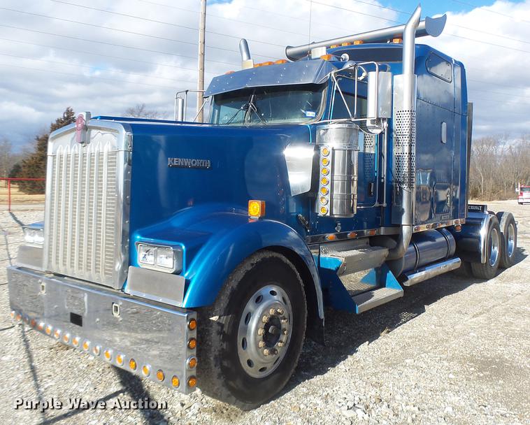 image for item DB9818 2005 Kenworth W900 semi truck