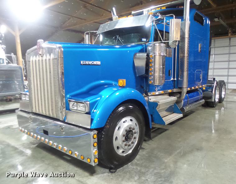 image for item DB9818 2005 Kenworth W900 semi truck
