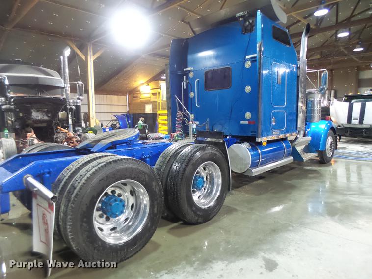 image for item DB9818 2005 Kenworth W900 semi truck