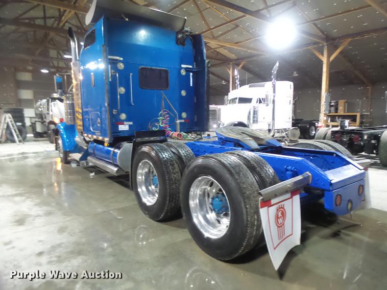 image for item DB9818 2005 Kenworth W900 semi truck