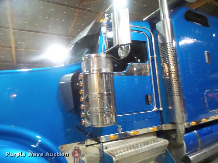 image for item DB9818 2005 Kenworth W900 semi truck