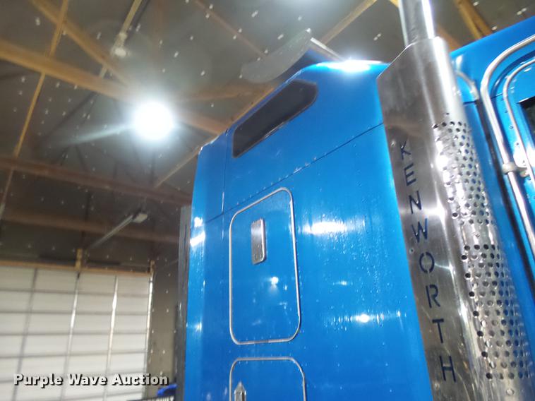 image for item DB9818 2005 Kenworth W900 semi truck