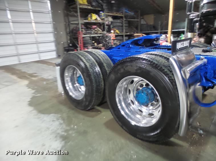 image for item DB9818 2005 Kenworth W900 semi truck