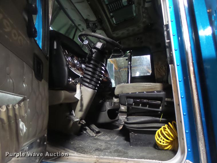 image for item DB9818 2005 Kenworth W900 semi truck