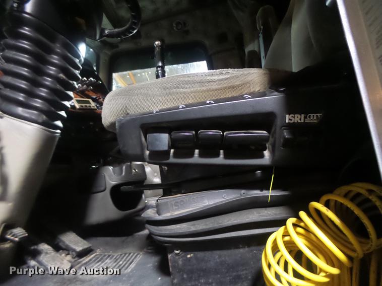 image for item DB9818 2005 Kenworth W900 semi truck