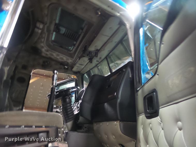 image for item DB9818 2005 Kenworth W900 semi truck